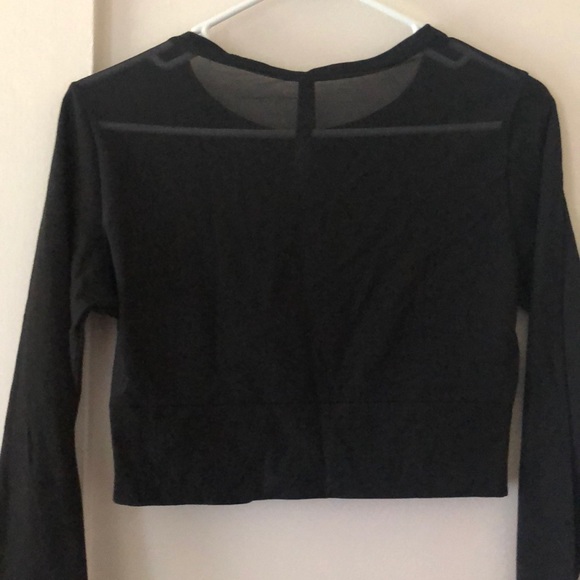 Workout top - Picture 3 of 3